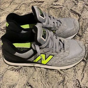 Woman’s new balance sneakers